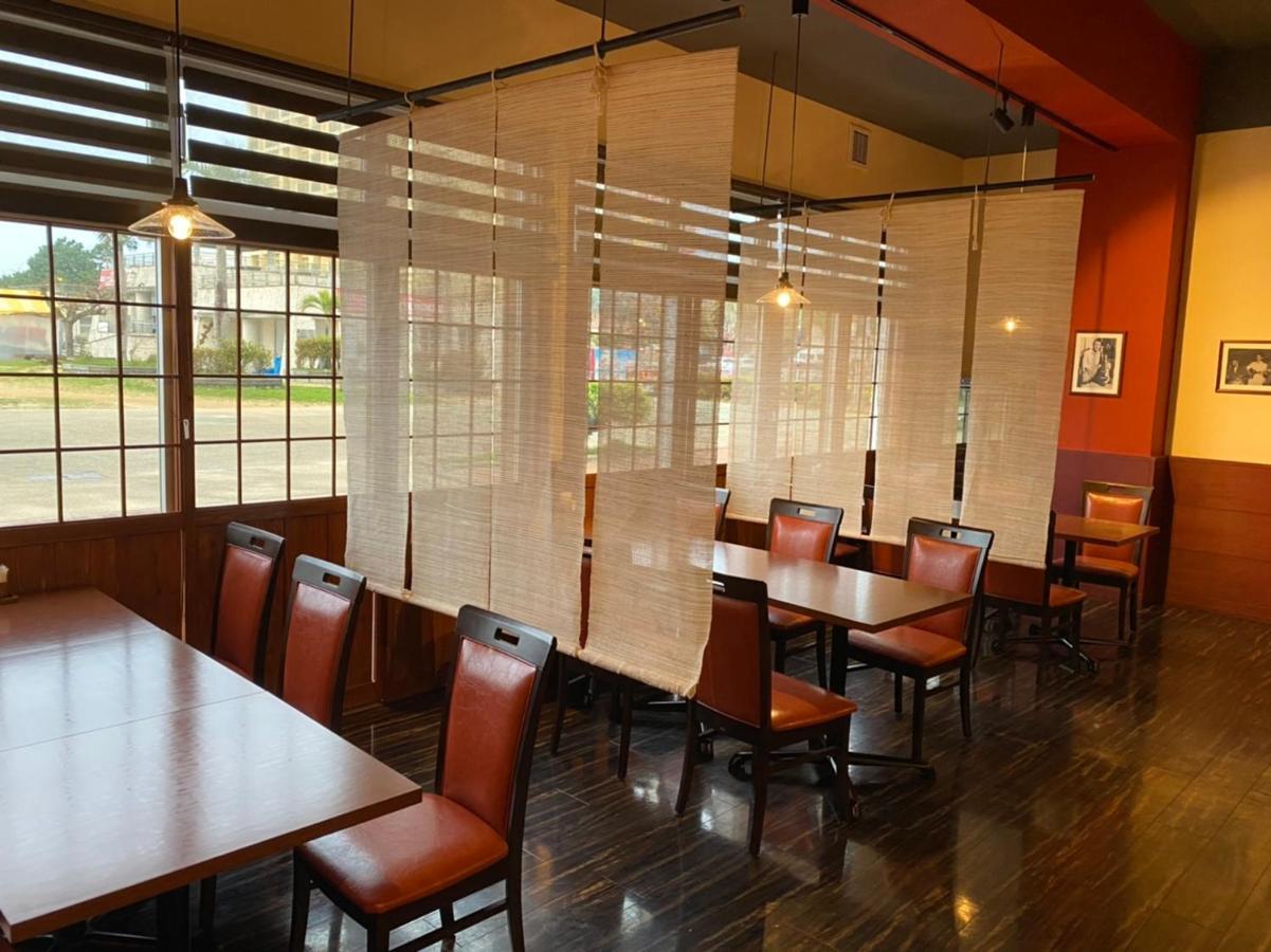 サンセットビーチホテル Chatan Exteriör bild